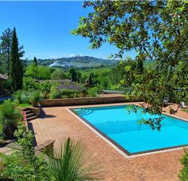 5 bedroom villa with pool and tennis court near San Gimignano, sleeps 10